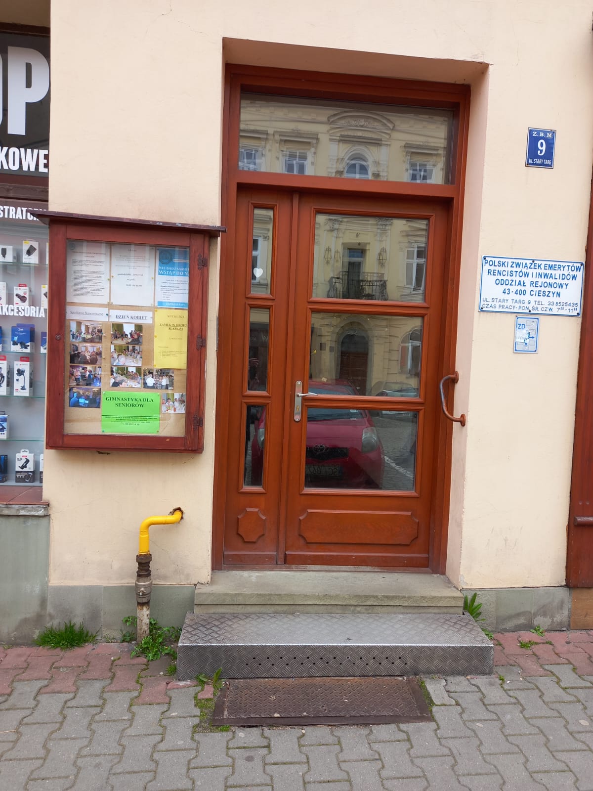 Wejście do biura PZERiI Cieszyn Stary Targ 9